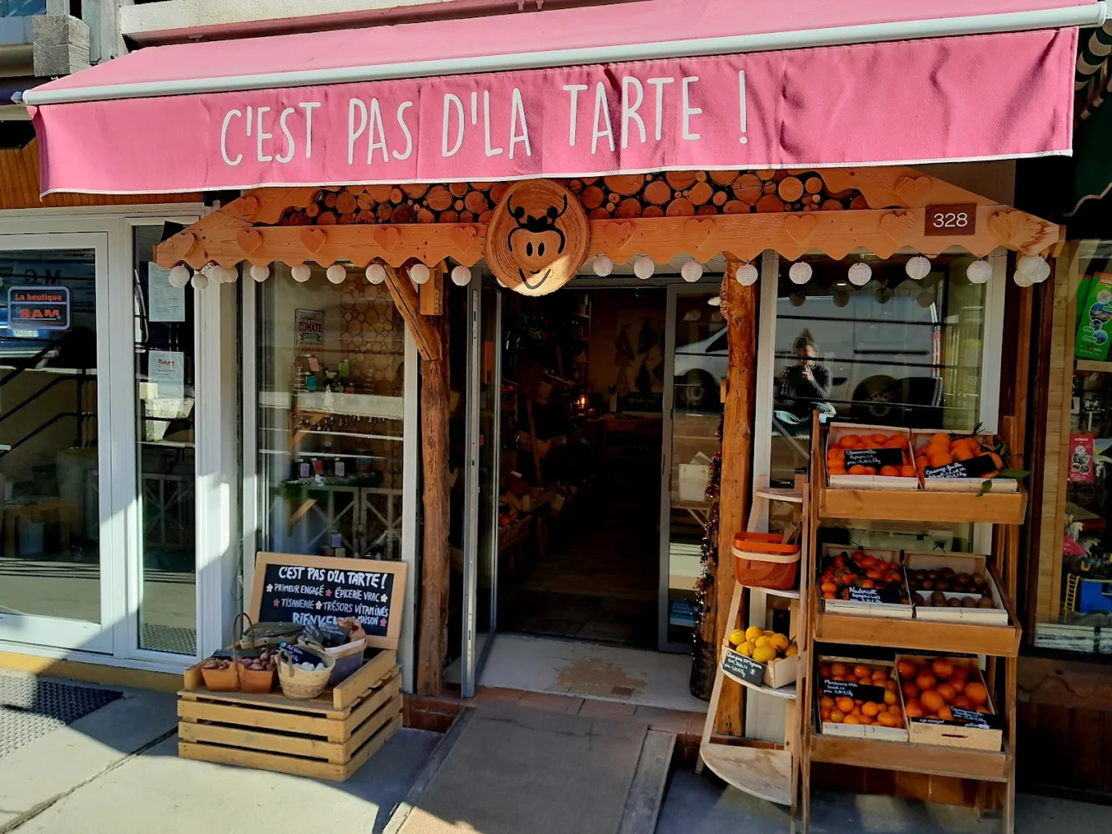 Devanture de la boutique « C'est pas d'la tarte » à Valloire